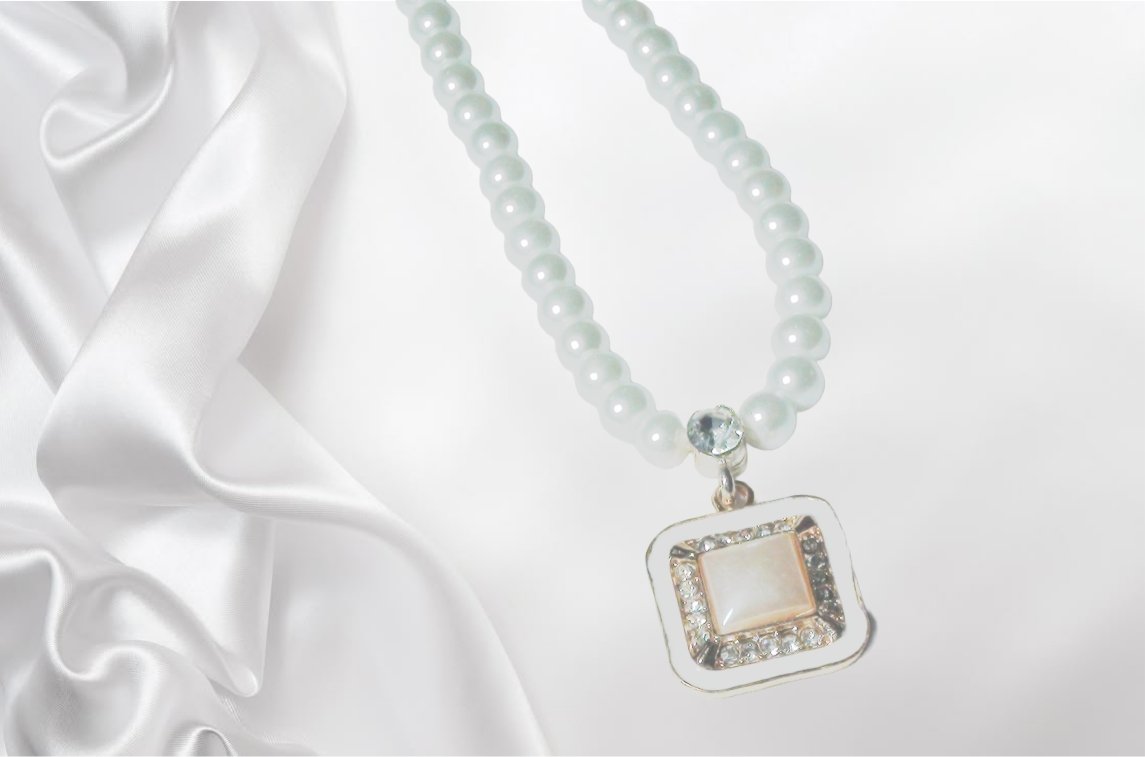 Exquisite Pearl Necklace Features A Stunning Square Pendant Embedded With Shimmering Zircon Stone - Image 3
